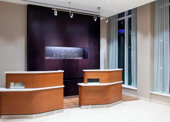 Courtyard By Marriott New York Queens/Fresh Meadows